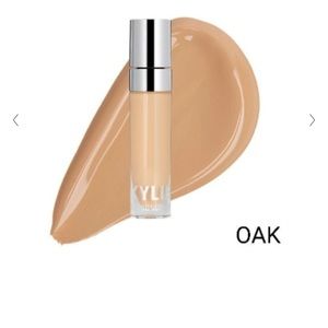 Kylie Jenner Skin Concealer in “Oak”